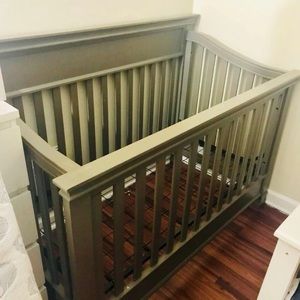 Davinci 4 in 1 convertible crib